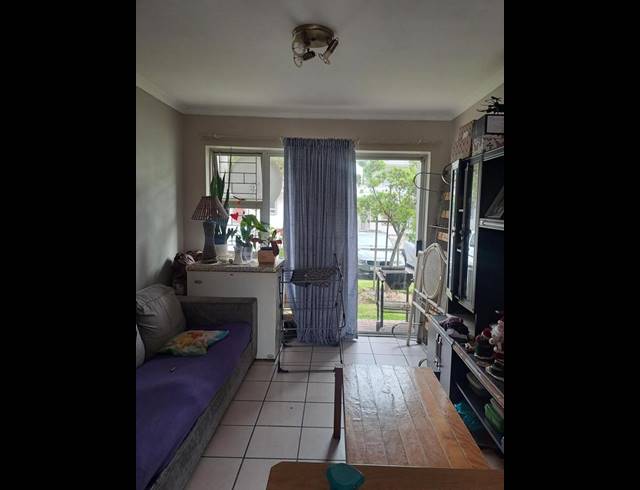 2 BEDROOM APARTMENT FOR SALE IN UITZICHT